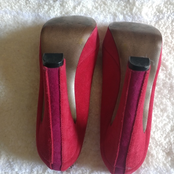 BCBG Red high heels - Picture 6 of 6